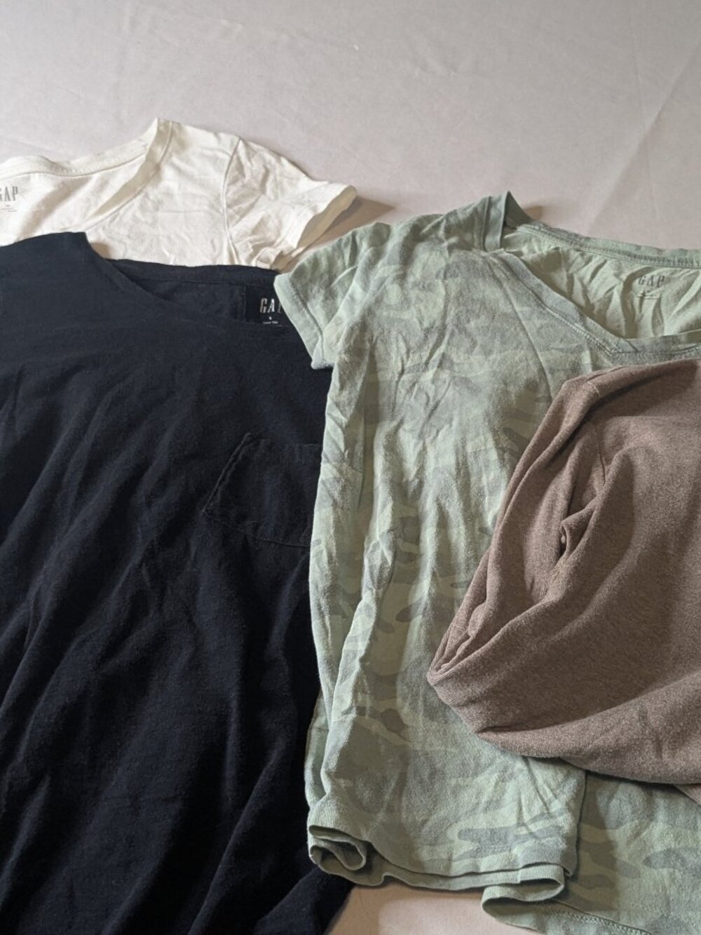 GAP Women's Tee Bundle XS/S 4 Piece SuperSoft Favorite Easy Tee Basics